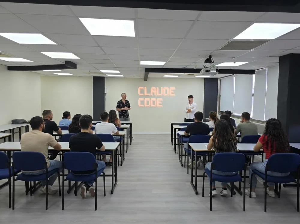 משתתפים במפגש Claude Code פרונטלי בחיפה